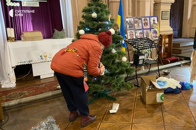 У костелі святого Миколая у Києві триває прибирання після російської атаки