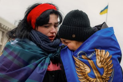Родичі українських морських піхотинців під час акції у Києві 6 січня 2025 року Родичі українських морських піхотинців під час акції у Києві 6 січня 2025 року