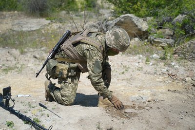 "Без права на помилку": як тренуються сапери, які виконують бойові завдання на Херсонщині "Без права на помилку": як тренуються сапери, які виконують бойові завдання на Херсонщині