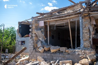 84-річного чоловіка діставали з-під завалів: РФ ударила по Одещині вдень 31 липня 84-річного чоловіка діставали з-під завалів: РФ ударила по Одещині вдень 31 липня
