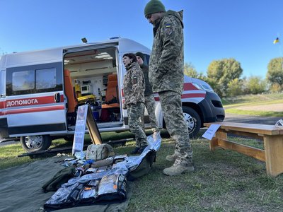 "Це рятує життя": у місті на Черкащині провели вишкіл з основ національного спротиву "Це рятує життя": у місті на Черкащині провели вишкіл з основ національного спротиву