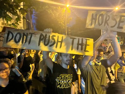 У Дніпрі проходить мітинг проти законопроєкту №12414, який фактично ліквідує незалежність НАБУ та САП У Дніпрі проходить мітинг проти законопроєкту №12414, який фактично ліквідує незалежність НАБУ та САП