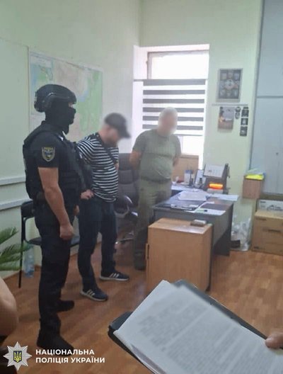 5 тисяч доларів США за можливість служби в тилу: на Київщині викрили ще одну схему заробітку на війні 5 тисяч доларів США за можливість служби в тилу: на Київщині викрили ще одну схему заробітку на війні