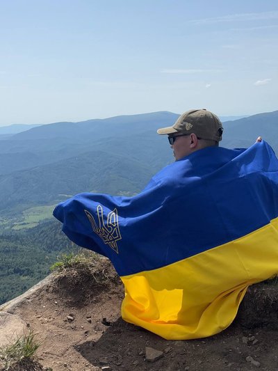 "Хотів кричати: а як же я?": інтервʼю із захисником Зміїного, який 1041 днів провів у російському полоні "Хотів кричати: а як же я?": інтервʼю із захисником Зміїного, який 1041 днів провів у російському полоні
