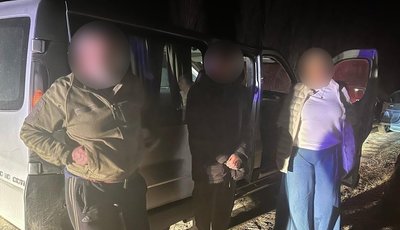 Затримана буковинка, яка підозрюється в організації незаконного переправлення чоловіка через кордон Затримана буковинка, яка підозрюється в організації незаконного переправлення чоловіка через кордон