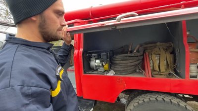У селі на Чернігівщині зберегли пожежну станцію, якій 86 років: як там працює команда вогнеборців У селі на Чернігівщині зберегли пожежну станцію, якій 86 років: як там працює команда вогнеборців