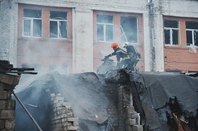 Підприємство у Харкові атакували "Герань-2", рятувальники усувають наслідки атаки, 31 березня 2025 року 1 Підприємство у Харкові атакували "Герань-2", рятувальники усувають наслідки атаки, 31 березня 2025 року 1