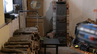 Австрійська пічка колонного типу складається з трьох частин, лютий 2026 року, Хмельницький