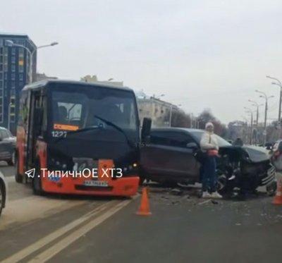 Аварія на вулиці Григорія Тарасенка у Харкові, 2 лютого 2026 року Аварія на вулиці Григорія Тарасенка у Харкові, 2 лютого 2026 року