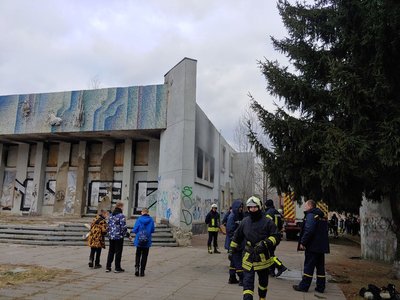 У Житомирі горить кінотеатр "Космос" – що відомо У Житомирі горить кінотеатр "Космос" – що відомо