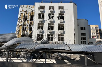 Пошкоджена дитяча лікарня: фото наслідків нічної атаки БпЛА на Одесу Пошкоджена дитяча лікарня: фото наслідків нічної атаки БпЛА на Одесу