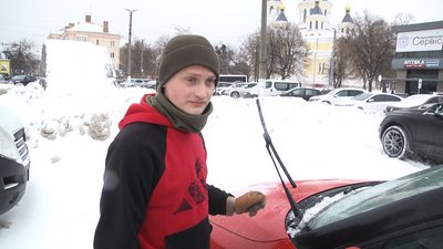 У Житомирі видали понад 250 приписів власникам будівель через неприбраний сніг і лід