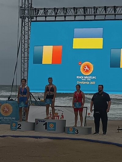 Попри травму, коростенка Софія Марченко стала чемпіонкою світу з пляжної боротьби