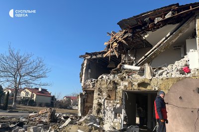 Пошкодження будинків і відділення "Нової пошти": фото наслідків російської атаки Пошкодження будинків і відділення "Нової пошти": фото наслідків російської атаки