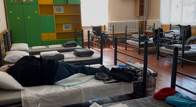 "Вміщує в собі 134 ліжкомісця". Як працює оновлений транзитний центр для евакуйованих у Павлограді