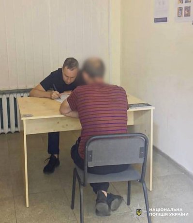 На Київщині автівка виїхала на узбіччя дороги й збила двох дівчат: у поліції кажуть, що водій був п'яним На Київщині автівка виїхала на узбіччя дороги й збила двох дівчат: у поліції кажуть, що водій був п'яним