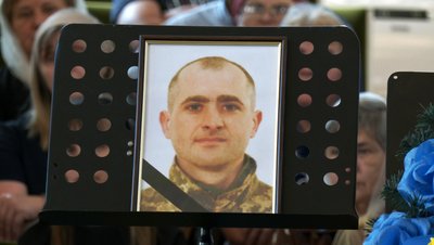 Останній бій прийняли на Донеччині: у Луцьку попрощалися з воїнами Миколою Стасюком і Сергієм Токарчуком Останній бій прийняли на Донеччині: у Луцьку попрощалися з воїнами Миколою Стасюком і Сергієм Токарчуком