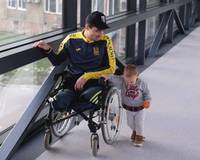 Втратив дві ноги: у Львові проходить реабілітацію військовий з псевдо "Чорнобиль" Втратив дві ноги: у Львові проходить реабілітацію військовий з псевдо "Чорнобиль"