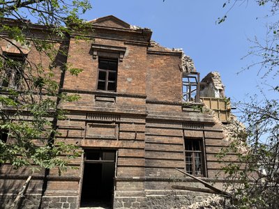 "Ні вікон, ні дверей": наслідки нічної масованої атаки БпЛА на Кременчук "Ні вікон, ні дверей": наслідки нічної масованої атаки БпЛА на Кременчук