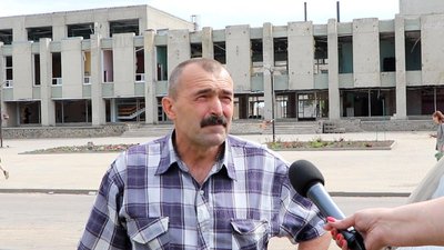 "Як б’ють на городі, падаєш і лізеш на колінах". Що розповідають мешканці прикордонного села Краснопільської громади "Як б’ють на городі, падаєш і лізеш на колінах". Що розповідають мешканці прикордонного села Краснопільської громади