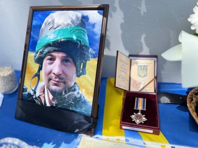"Пишу листи, які він ніколи не прочитає": спогади матері про загиблого лучанина Юрія Кошинського "Пишу листи, які він ніколи не прочитає": спогади матері про загиблого лучанина Юрія Кошинського