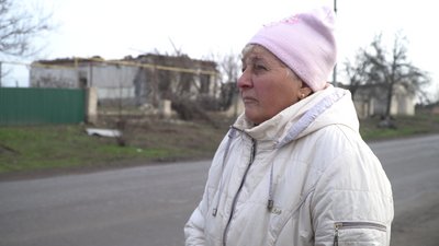 "Я вже у підвалі ночувала, тепер тут у підвалі ночую". Що розповідають жителі Бунчужного, що за 25 км від лінії фронту "Я вже у підвалі ночувала, тепер тут у підвалі ночую". Що розповідають жителі Бунчужного, що за 25 км від лінії фронту