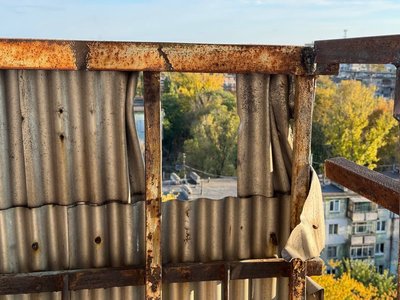 "Не думала, що він захоче "посидіти" у мене". Жителька Дніпропетровщини про "шахед", частини якого застрягли на балконі "Не думала, що він захоче "посидіти" у мене". Жителька Дніпропетровщини про "шахед", частини якого застрягли на балконі