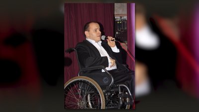"Тарасомобіль" замість авто: як житель Любеча з ДЦП працює, створює музику та волонтерить "Тарасомобіль" замість авто: як житель Любеча з ДЦП працює, створює музику та волонтерить