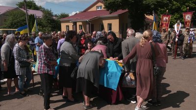 Зі звільненим з полону військовим Сергієм Добровольським попрощались на Рівненщині Зі звільненим з полону військовим Сергієм Добровольським попрощались на Рівненщині