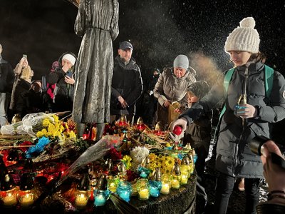 У Києві вшанували пам'ять жертв Голодоморів У Києві вшанували пам'ять жертв Голодоморів