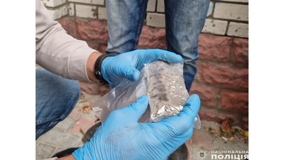 На Чернігівщині викрили чоловіка, якого підозрюють у наркоторгівлі На Чернігівщині викрили чоловіка, якого підозрюють у наркоторгівлі