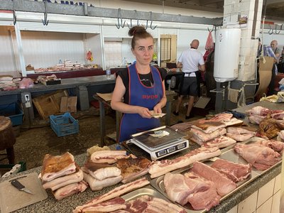 "М'ясо упало в ціні": які продукти на полтавському ринку здорожчали, а які здешевшали "М'ясо упало в ціні": які продукти на полтавському ринку здорожчали, а які здешевшали
