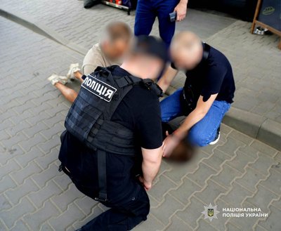 5 тис доларів за виїзд з України: на Одещині викрили схему незаконного переправлення закордон 5 тис доларів за виїзд з України: на Одещині викрили схему незаконного переправлення закордон