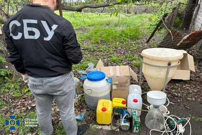 Подружжя з Черкас організувало наркосиндикат, який виготовляв важкі наркотики Подружжя з Черкас організувало наркосиндикат, який виготовляв важкі наркотики