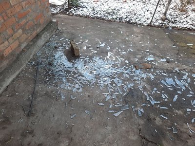 "Як бахнуло, прямо в хаті іскри з'явилися". Що відбувається на місці удару по Синельниковому на Дніпропетровщині "Як бахнуло, прямо в хаті іскри з'явилися". Що відбувається на місці удару по Синельниковому на Дніпропетровщині