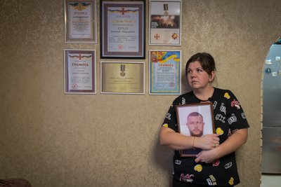 "Для мене і дітей він герой": інтерв’ю з дружиною сапера з Дніпропетровщини, який загинув під час розмінування Сумщини "Для мене і дітей він герой": інтерв’ю з дружиною сапера з Дніпропетровщини, який загинув під час розмінування Сумщини