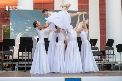 В Одесі на Біржовій площі відбувся концерт до Дня Конституції України: фоторепортаж В Одесі на Біржовій площі відбувся концерт до Дня Конституції України: фоторепортаж