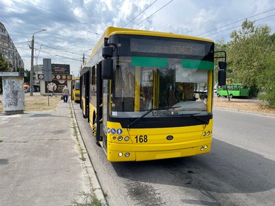 Через спеку у Полтаві на лінію виходить менше тролейбусів: у чому причина Через спеку у Полтаві на лінію виходить менше тролейбусів: у чому причина