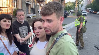 "В одній з квартир привалило жінку". Що розповідають очевидці удару по дев'ятиповерхівці у центрі Дніпра "В одній з квартир привалило жінку". Що розповідають очевидці удару по дев'ятиповерхівці у центрі Дніпра