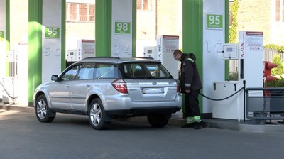 «Б'є по сімейному бюджету»: скільки коштують бензин і дизель у Черкасах «Б'є по сімейному бюджету»: скільки коштують бензин і дизель у Черкасах