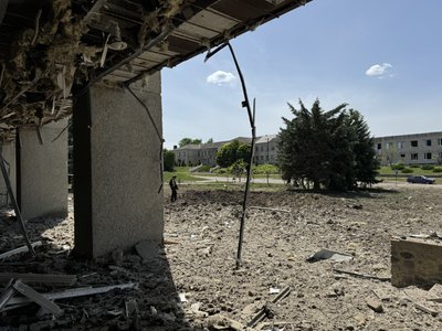 "Розірвало на шматки". Російські війська ударили по Краснопіллю ракетою С-300
