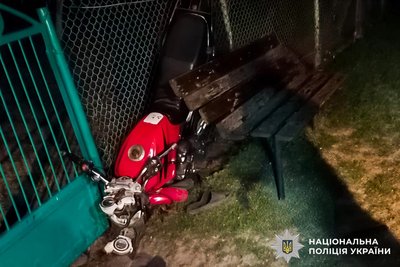 Врізався у лавку: загинув мотоцикліст внаслідок ДТП на Рівненщині Врізався у лавку: загинув мотоцикліст внаслідок ДТП на Рівненщині