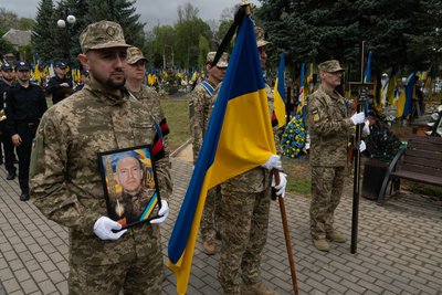 В Ужгороді попрощалися із захисником Сергієм Готрою В Ужгороді попрощалися із захисником Сергієм Готрою