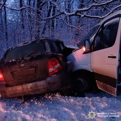 У Харківській області — ДТП з 18 постраждалими: Kia врізався в автобус У Харківській області — ДТП з 18 постраждалими: Kia врізався в автобус