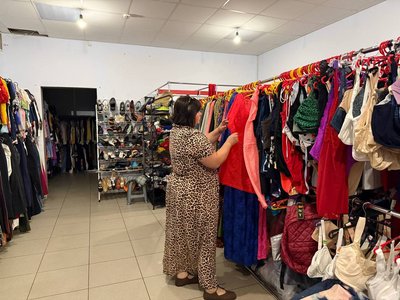 Рік під обстрілами: як глухівчанка побудувала мережу секонд-хенд на прикордонні Рік під обстрілами: як глухівчанка побудувала мережу секонд-хенд на прикордонні