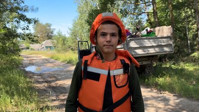 З прикордонного села на Чернігівщині, яке за 2 кілометри від Росії, евакуювали останню сім'ю з дітьми З прикордонного села на Чернігівщині, яке за 2 кілометри від Росії, евакуювали останню сім'ю з дітьми