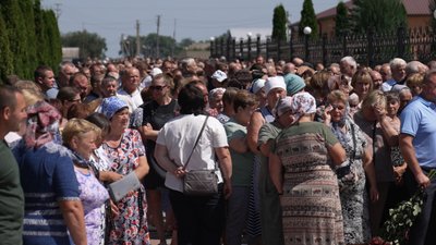 Героя України та аграрія з Чернігівщини Леоніда Яковишина поховали у мавзолеї, який він сам собі збудував при житті Героя України та аграрія з Чернігівщини Леоніда Яковишина поховали у мавзолеї, який він сам собі збудував при житті
