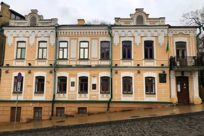 Можливо, це не буде музеєм Булгакова: про перші кроки деколонізації та осмислення спадку говорить директорка музею