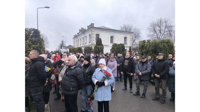 На Чернігівщині попрощалися з шістьма захисниками України, які загинули на фронті На Чернігівщині попрощалися з шістьма захисниками України, які загинули на фронті