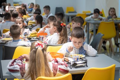Укриття, очне навчання та безкоштовне харчування: що чекає на школярів Одещини з 1 вересня